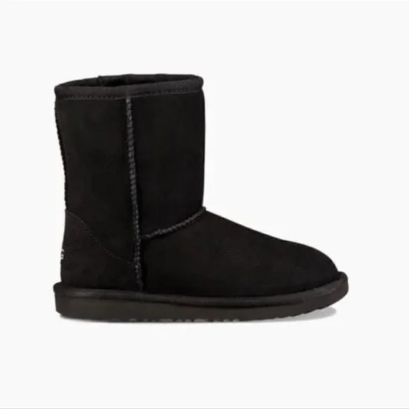 UGG Kids Classic II Boots black size 5 (Youth)