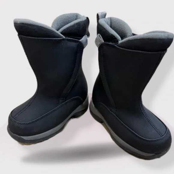 LEND’S END kids pull on warm navy Velcro winter boots with gray lining