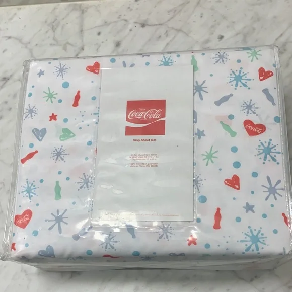 Coca-Cola king size 4-Pc Sheet Set NEW RARE.. Red Blue & Mint Coca Cola decor