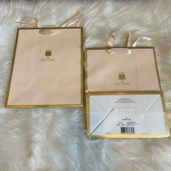 🩵5/$8 2- Hallmark Cream and Gold Gift bags