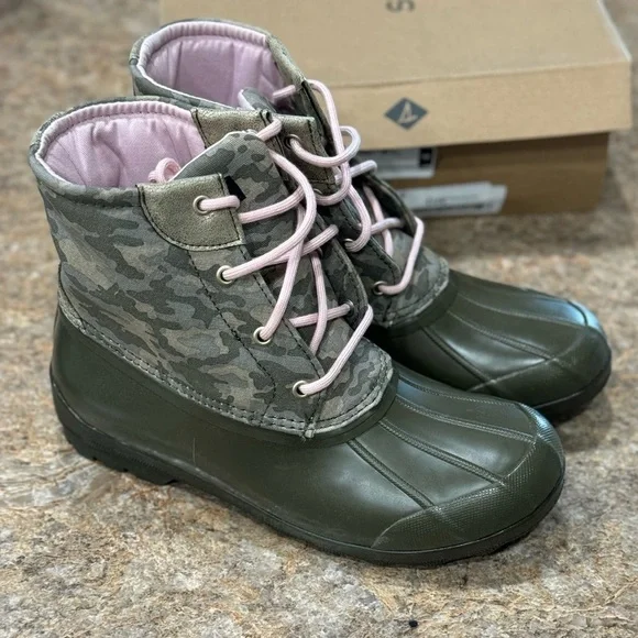 New Girls Camo Sperry Boots