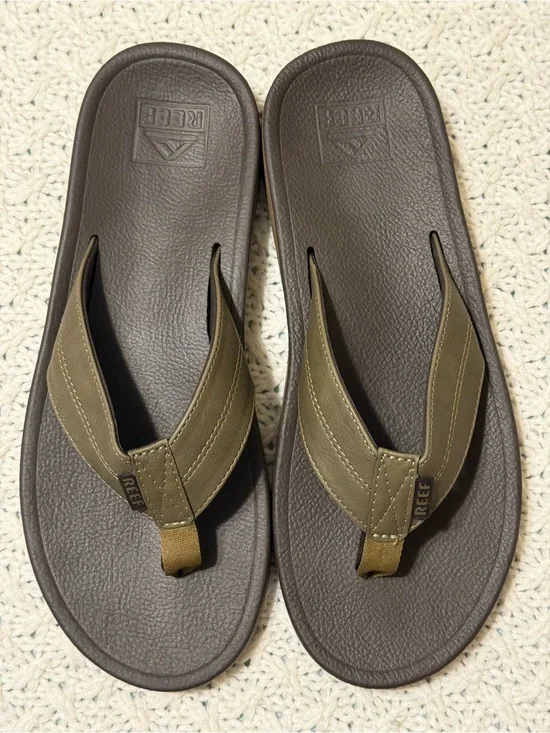 Reef Men’s Olive and Brown Flip Flop Sandals size 10