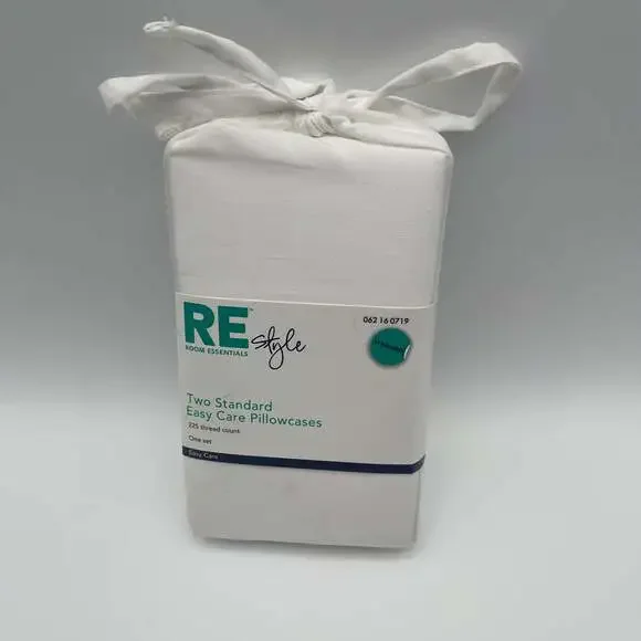 Room Essentials RE Style Two Standard Easy Care Pillowcases 225 Thread Count Whi