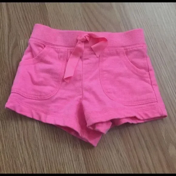 Carter's baby girl shorts🐝