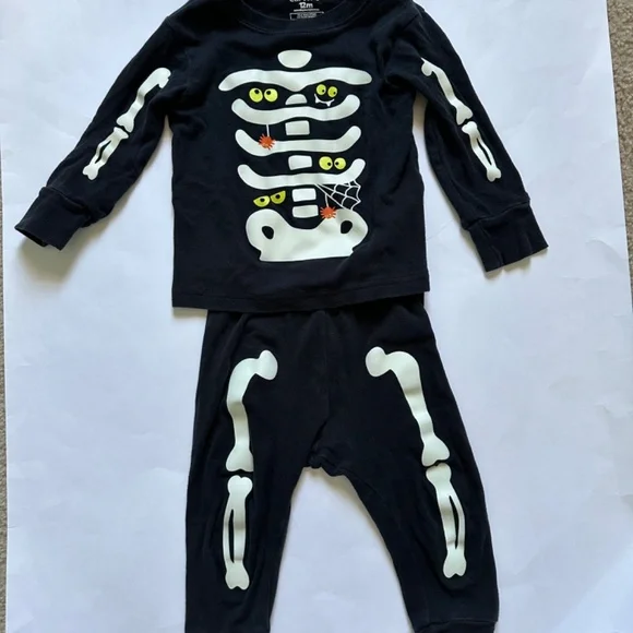 Carter's 12M Skeleton Pajamas Glow in the dark