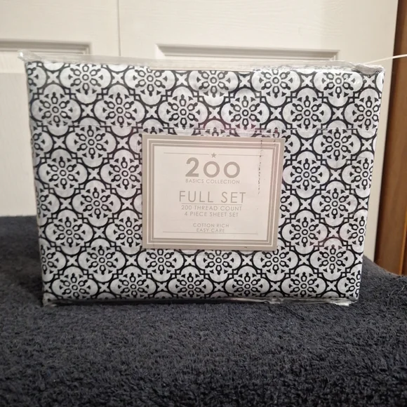 Basics Collection 200 Thread Count Full Sheet Set-Black White Abstract Medallion