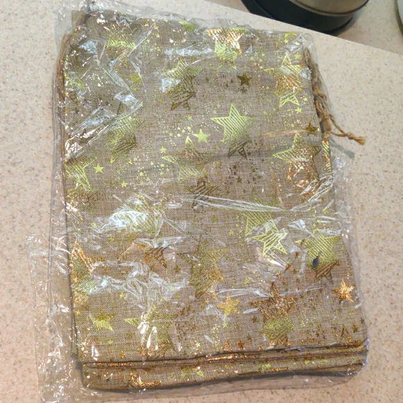 3/$20 Rustic star burlap bags 4