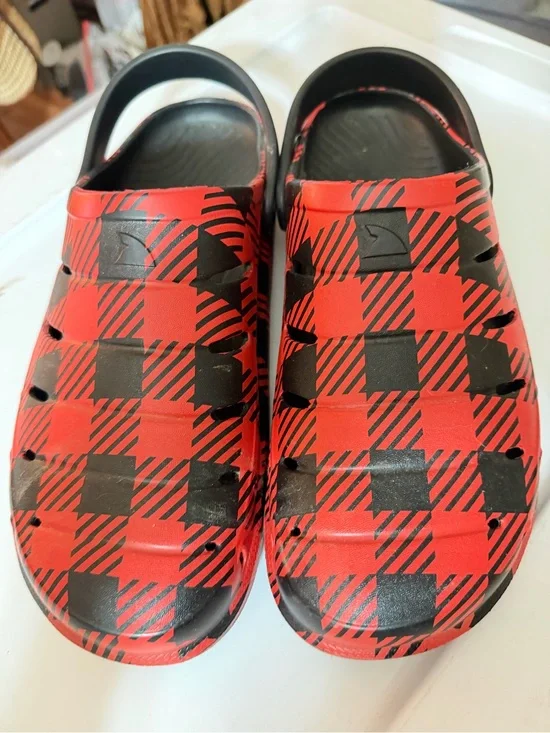 Men’s Red & Black Buffalo Plaid Gingham Comfort Clogs Sandals