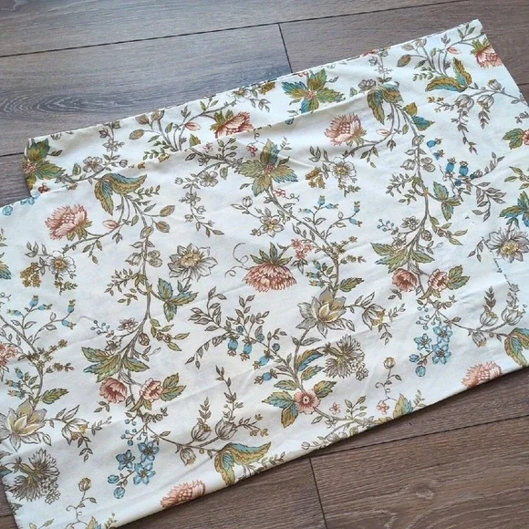 Vintage Ward Floral Standard Percale Pillowcases -‎ Cotton/Poly Blend - 30x20
