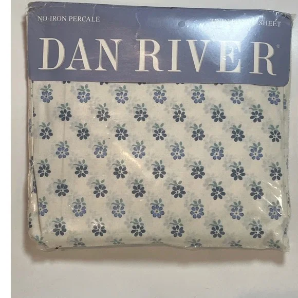 Vintage 1987 Dan River Twin Fitted Sheet Blue Floral Sprig Percale Made in USA