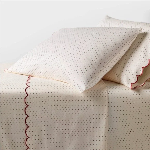 Twin/Twin XL 400 Performance Sheets Ivory Printed Dot/Red Scallop Hem-Threshold