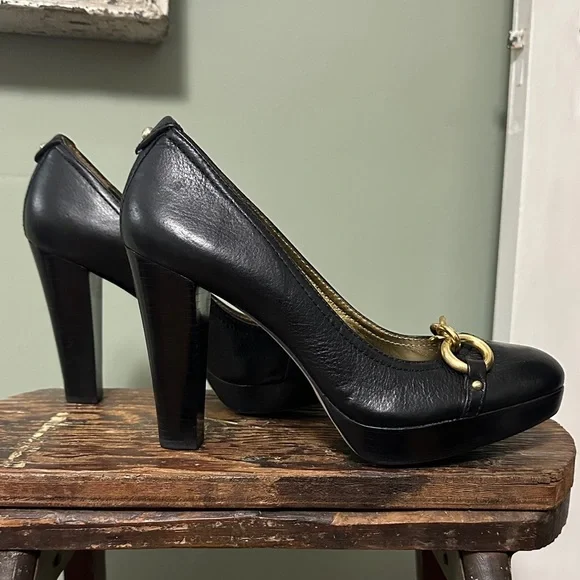 BANANA REPUBLIC Orla Oring Black Leather Pumps