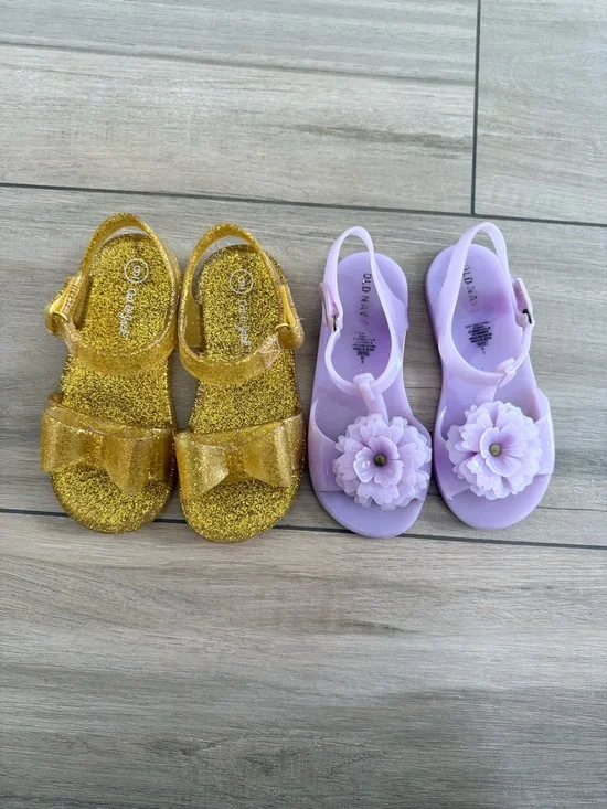 Cat & Jack Gold Glitter Sandals & Old Navy Lavender Floral Jelly Sandals size 9
