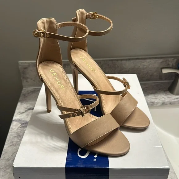 Venus brand Heels size 6.5. Tan.