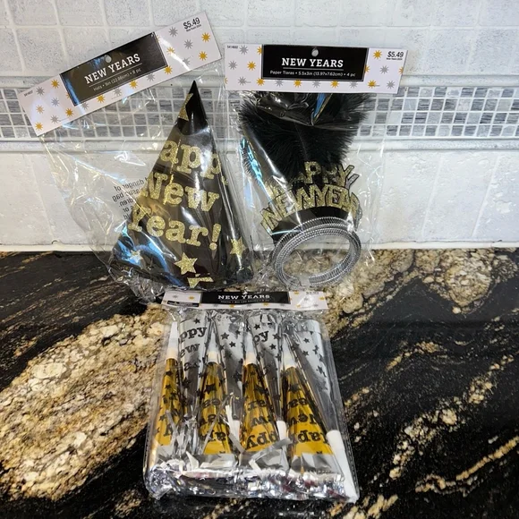 NEW! New Years Party Hats (8) Tiaras (4) & Noisemakers (8) Black & Gold Bundle!