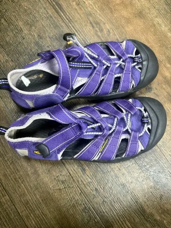 EUC Keen Newport H2 Youth 5 Waterproof Women 7 Water Beach Outdoor Sandals
