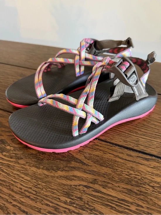 Chacos Youth Size 6 Sandals Blue and Pink Water Shoes Strappy Boho