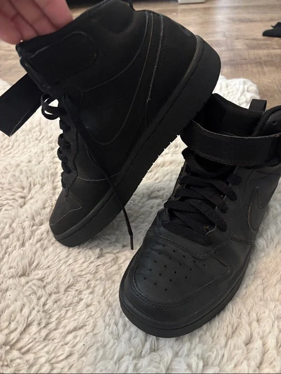 Nike Black Low-Top Athletic Sneakers
