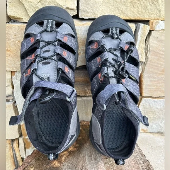 KEEN Newport H2 hiking‎ kids charcoal sandals Sz-5. M