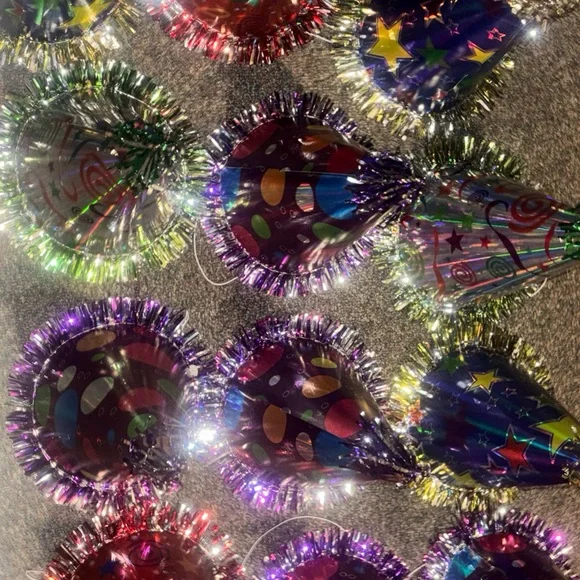 17 Party Hats with Shimmering Tinsel