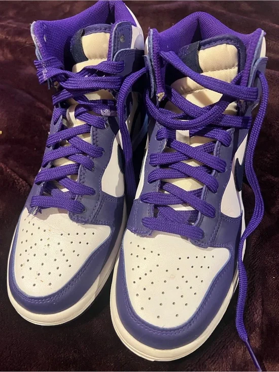 Youth Nike. High-Top Sneakers in Purple and White size 5.5 years