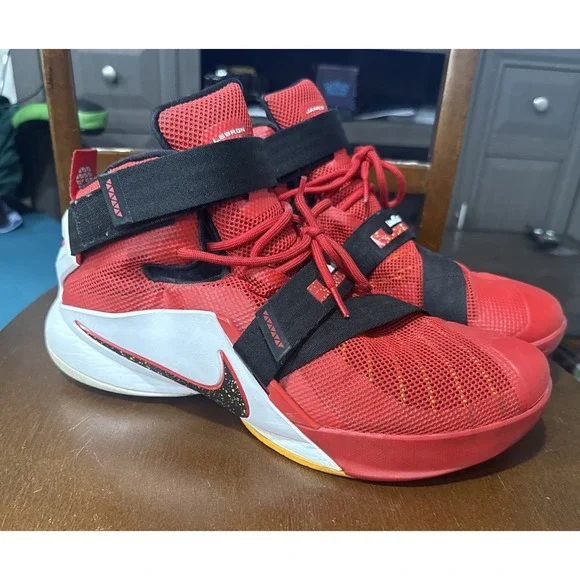 Nike LeBron Soldier 9 Size 13 Mens Basketball Sneakers University‎ Red