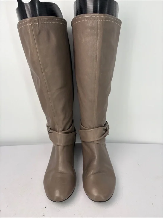 🥯 b. makowskytall Leather Boots in Taupe and Brown