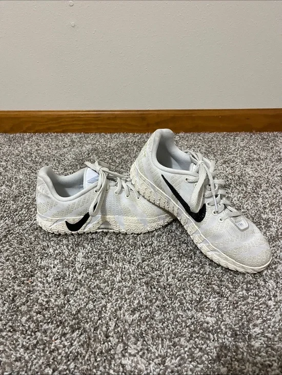 Nike kids Ja 3 size 4