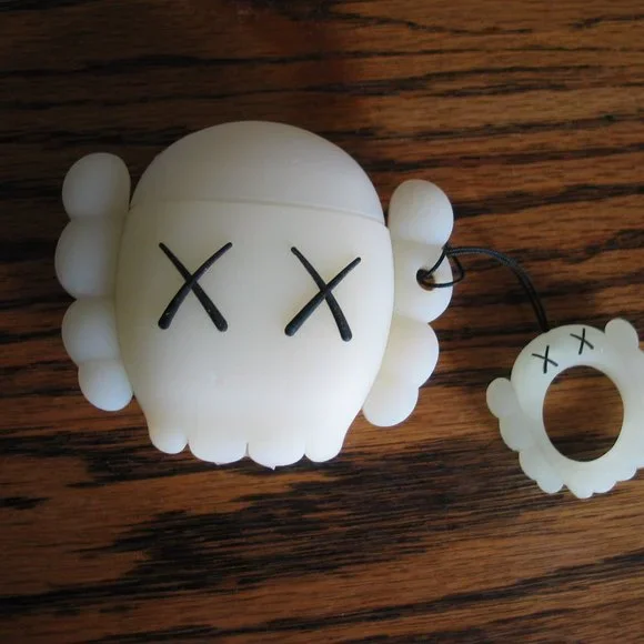 Airpod Case Glow-in-the-dark Silicone Used once
