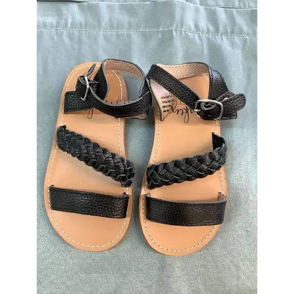 Black Sandals‎