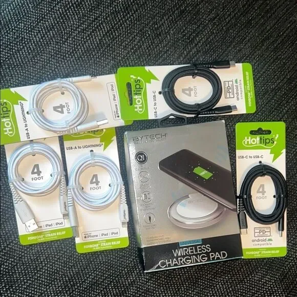 Wireless Charging Pad with Hot Tips Cables - Black and White