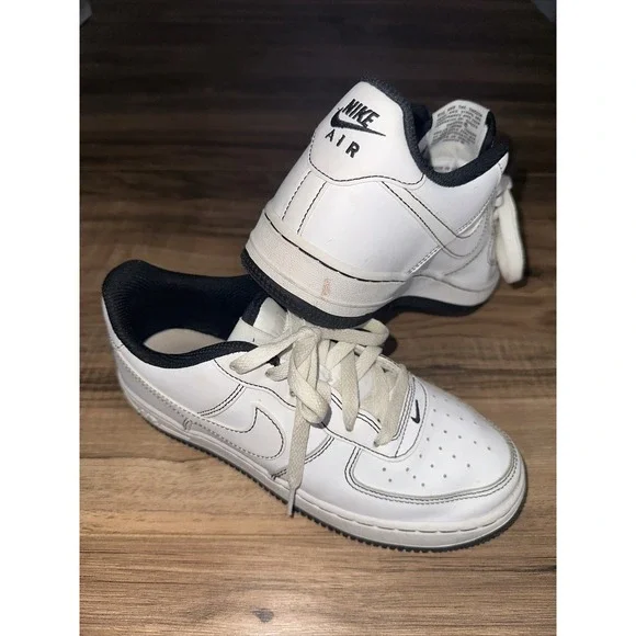Nike‎ Air Force 1 '07 Low White Black Contrast Stitch Size 5Y CW1575-104