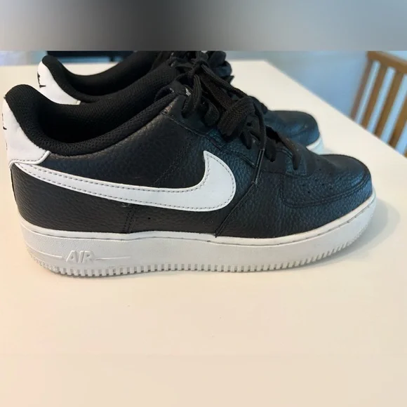 Nike Air Force 1 black/‎ white youth 6.5 (fits women’s 8-8.5)