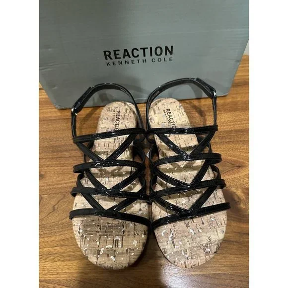 Kenneth Cole‎ REACTION Girls Black Patent DAYLO Gladiator Sandals, Sz 4 NIB