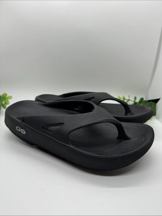 Oofos Kids Flip Flops-Size 4