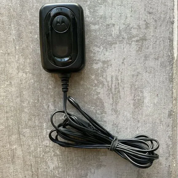 Motorola SPN5185B Cell Phone Wall Charger 5V 550mA Model DCH3-05US-0300 AC Power