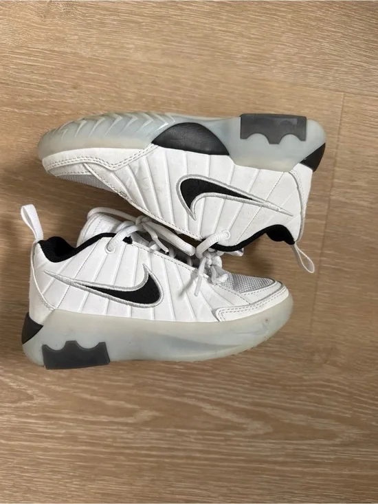 Nike Kids White and Black Low-Top Sneakers