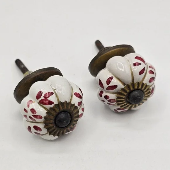 Lot Of 2 VINTAGE VICTORIAN‎ HAND PAINTED Cabibet Drawer Knobs