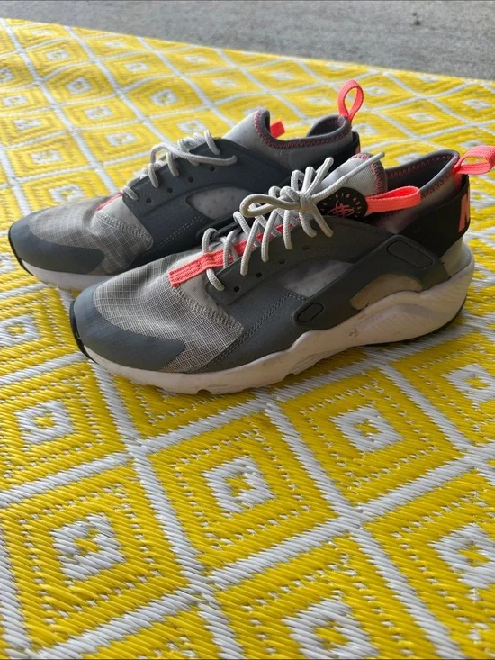 Nike Air size 7 Youth (big kid)
