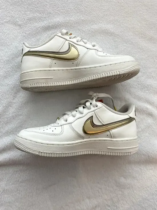 NIKE (GS) AIR FORCE 1 LV8 Sz 5Y