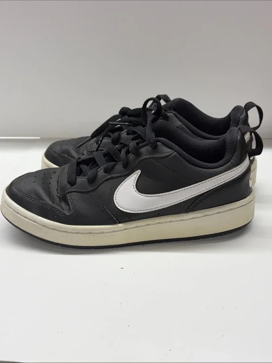 Used Nike Low-Top Sneakers Kids Size 6