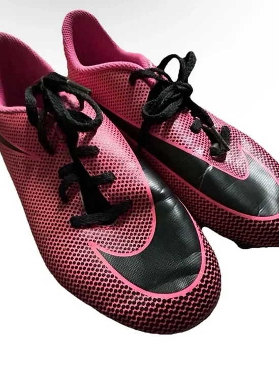 VGUC Girls Nike Pink Soccer Cleats Size 6Y