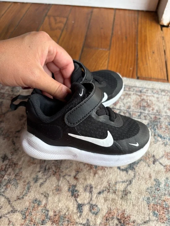 Kids 6C Black & White Nike Velcro Sneakers