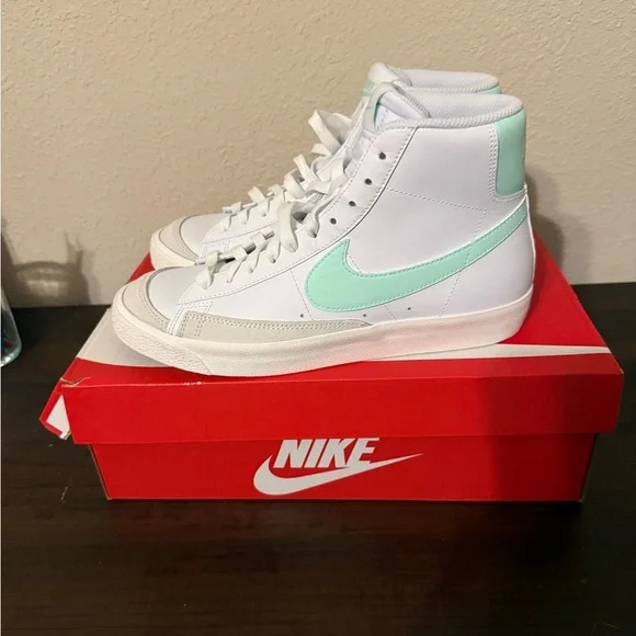 Nike Kids' Grade School Blazer Mid '77 Shoes