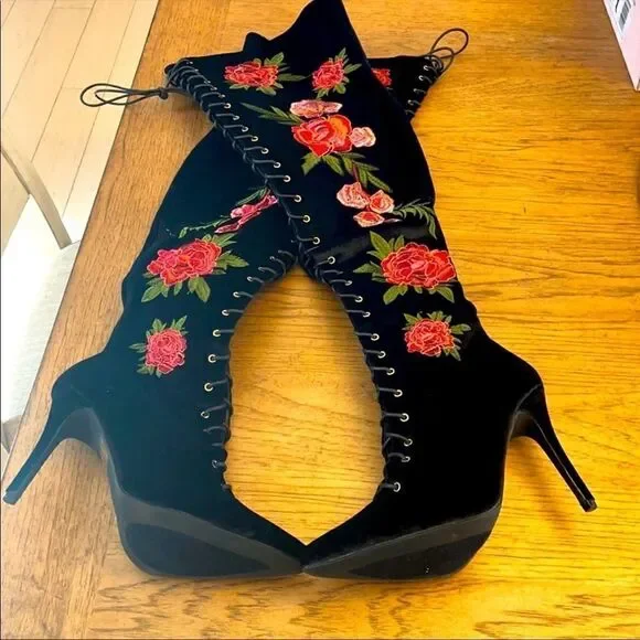 CAPE ROBBIN BLACK VELVET OVER KNEE FLOWER …
