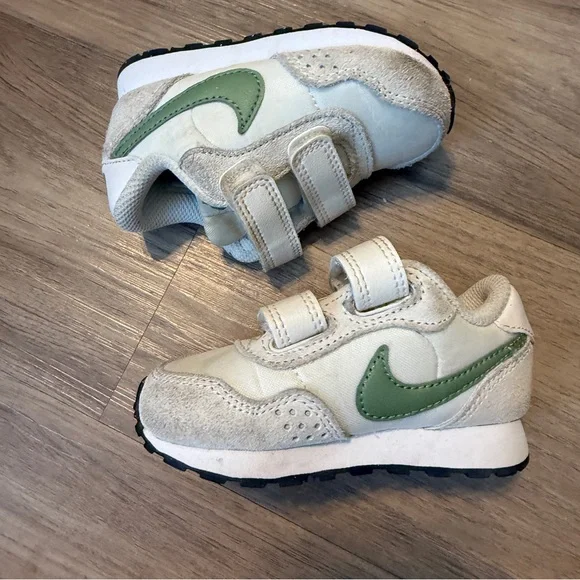 Nike Kids Cream and Green Sneakers US 5 C