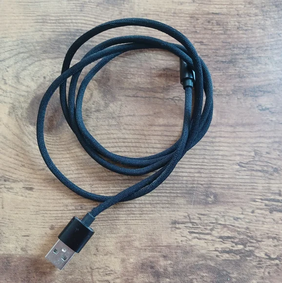 Magnetic USB to magnetic power charging cord comes w/ connector piece
