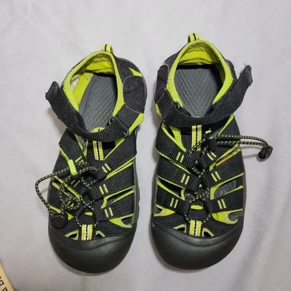 Keen Newport H2 Youth Big Kid youth Sz 4 Close Toe Sandals‎ Neon Green