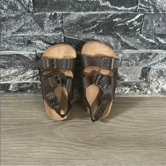 Old Navy Brown Sandals Comfortable and Versatile‎