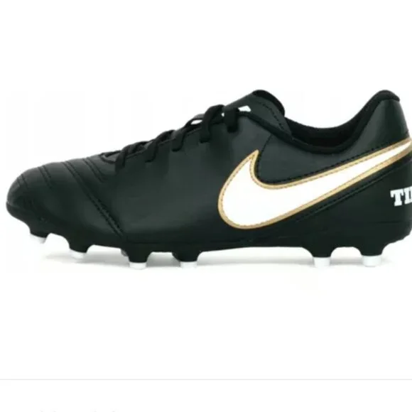 The Nike JR TIEMPO RIO III FG youth cleat size 4.5